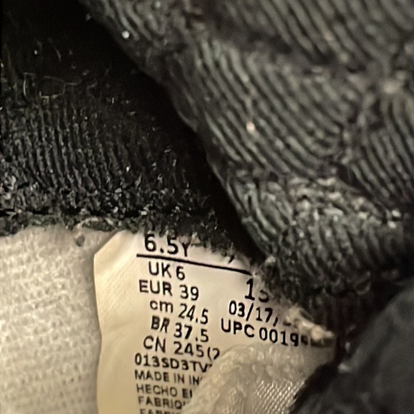 NIKE AIR JORDAN 12 RETRO - Picture 10 of 11